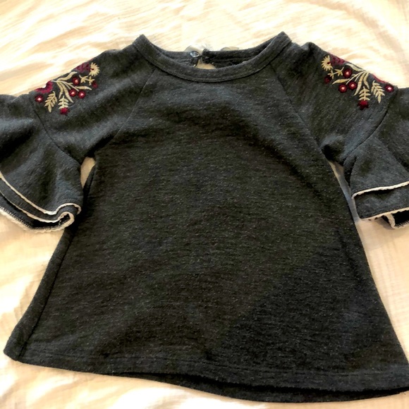 Tahari Other - Girls sweater top